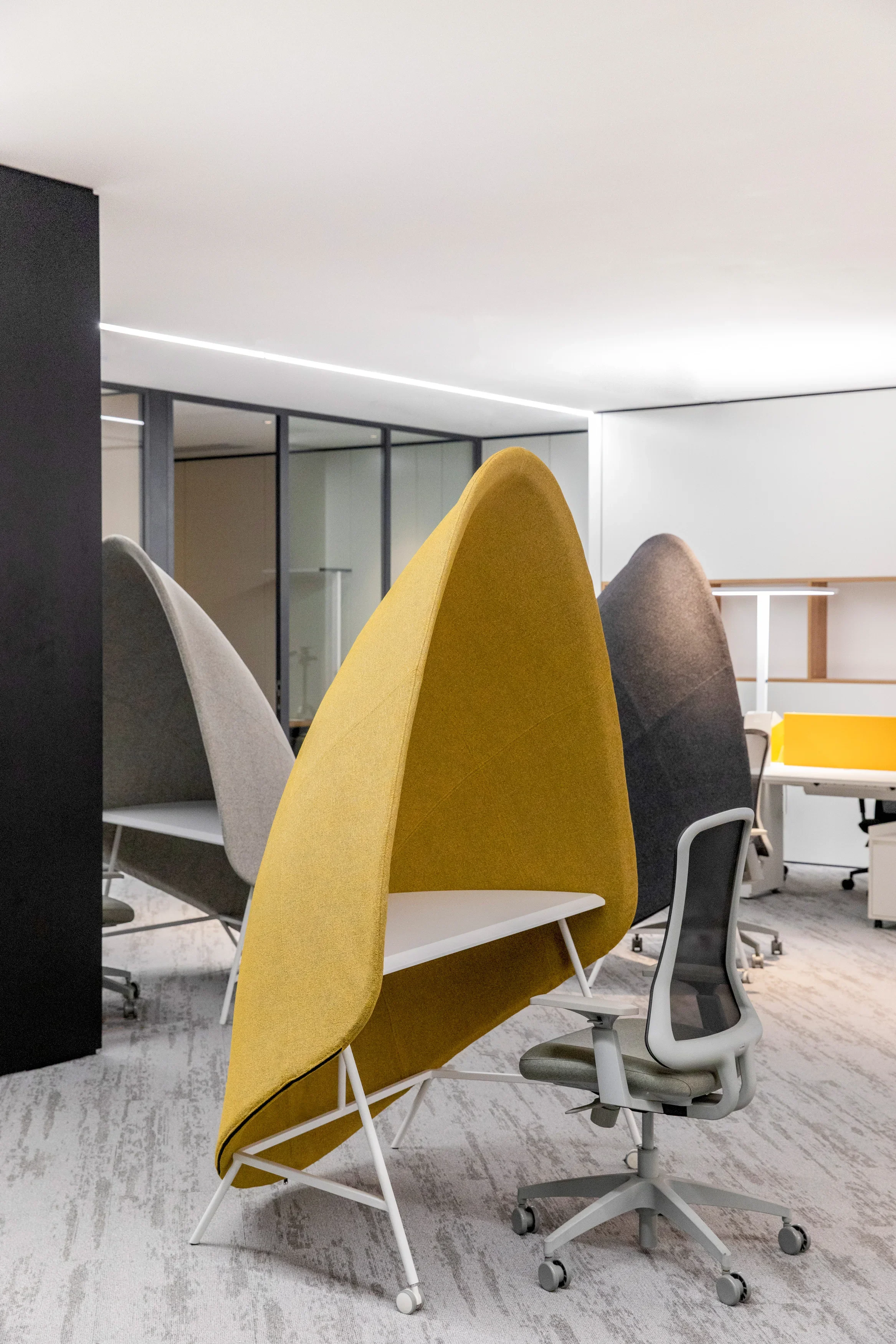 soundproof, open workstation desk, wood-metal construction, easy to install, suitable for commercial use
