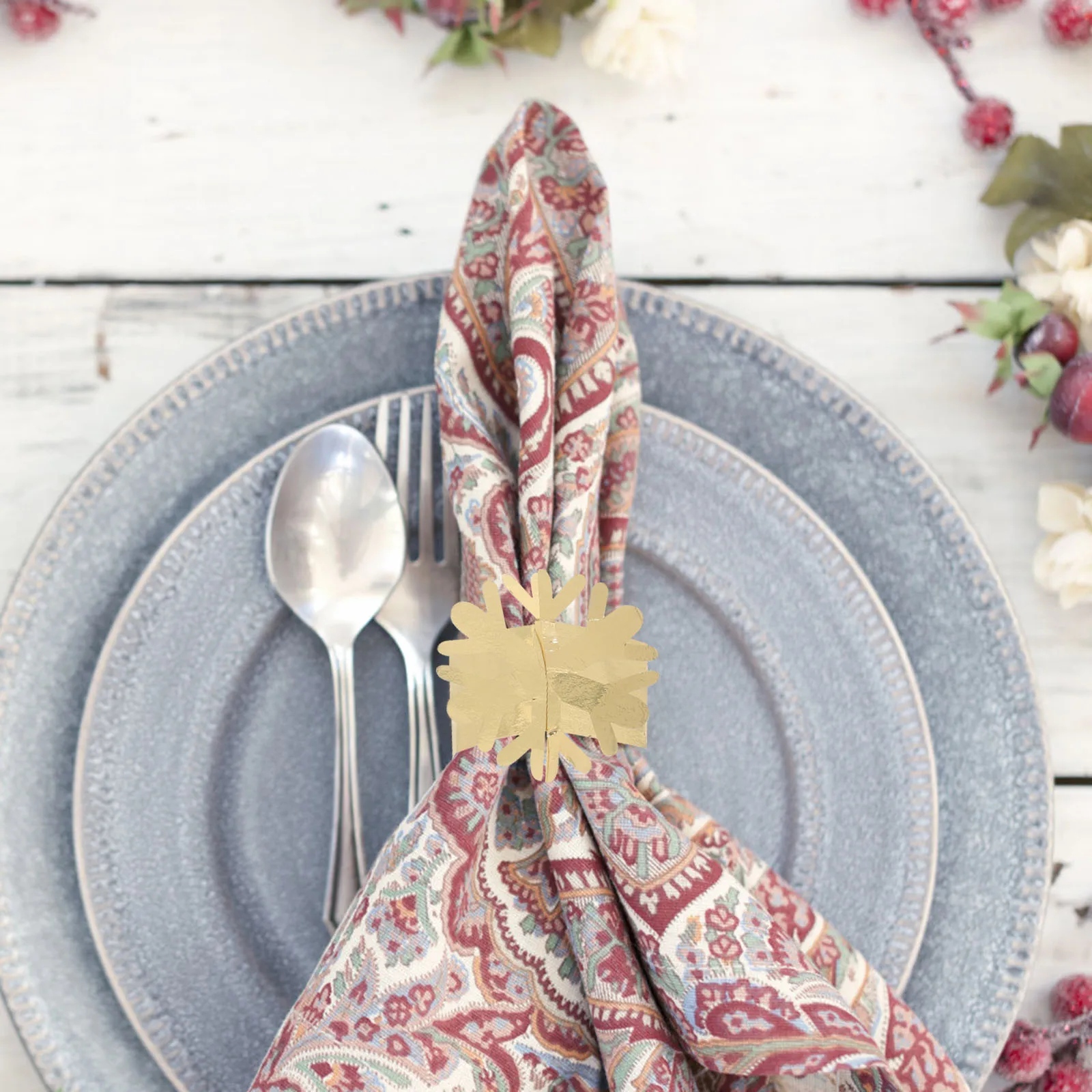 

50Pcs Serviette Holders Exquisite Paper Snowflake Napkin Buckles for Family Reunion Wedding Event Decoration Festive Table