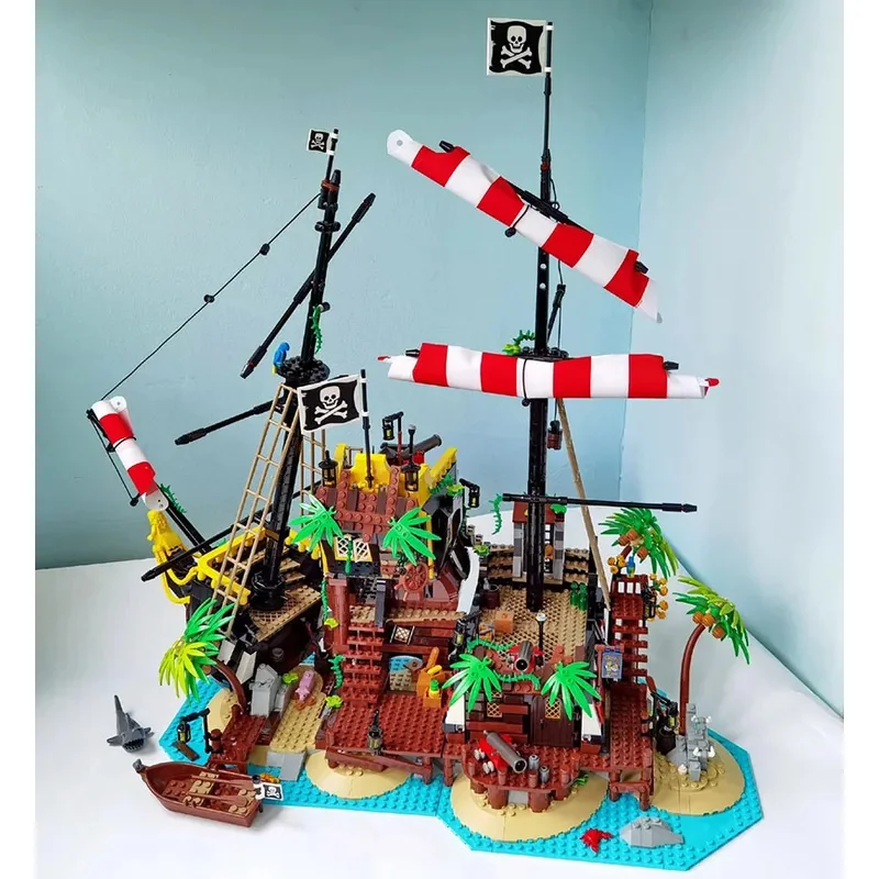 مكعبات بناء 21322 مجموعة سفينة القراصنة خليج باراكودا، لعبة قابلة للبناء، مناسبة كهدية عيد ميلاد وعيد الميلاد للأطفال،