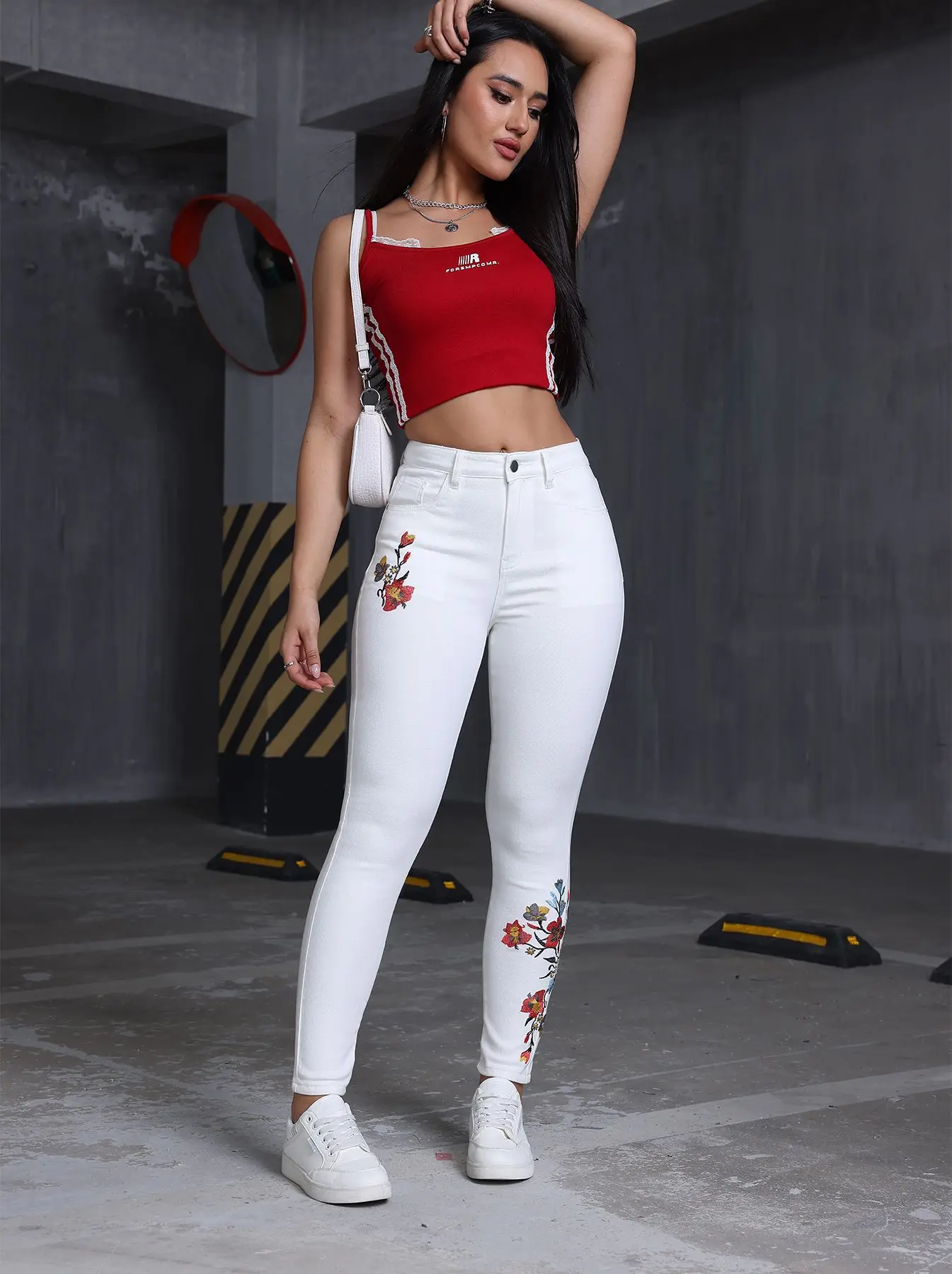 Women Stretch Skinny Jeans Floral Embroidery Design Casual Denim Pants Four Seasons Versatile Fit Women's pants Women's jeans