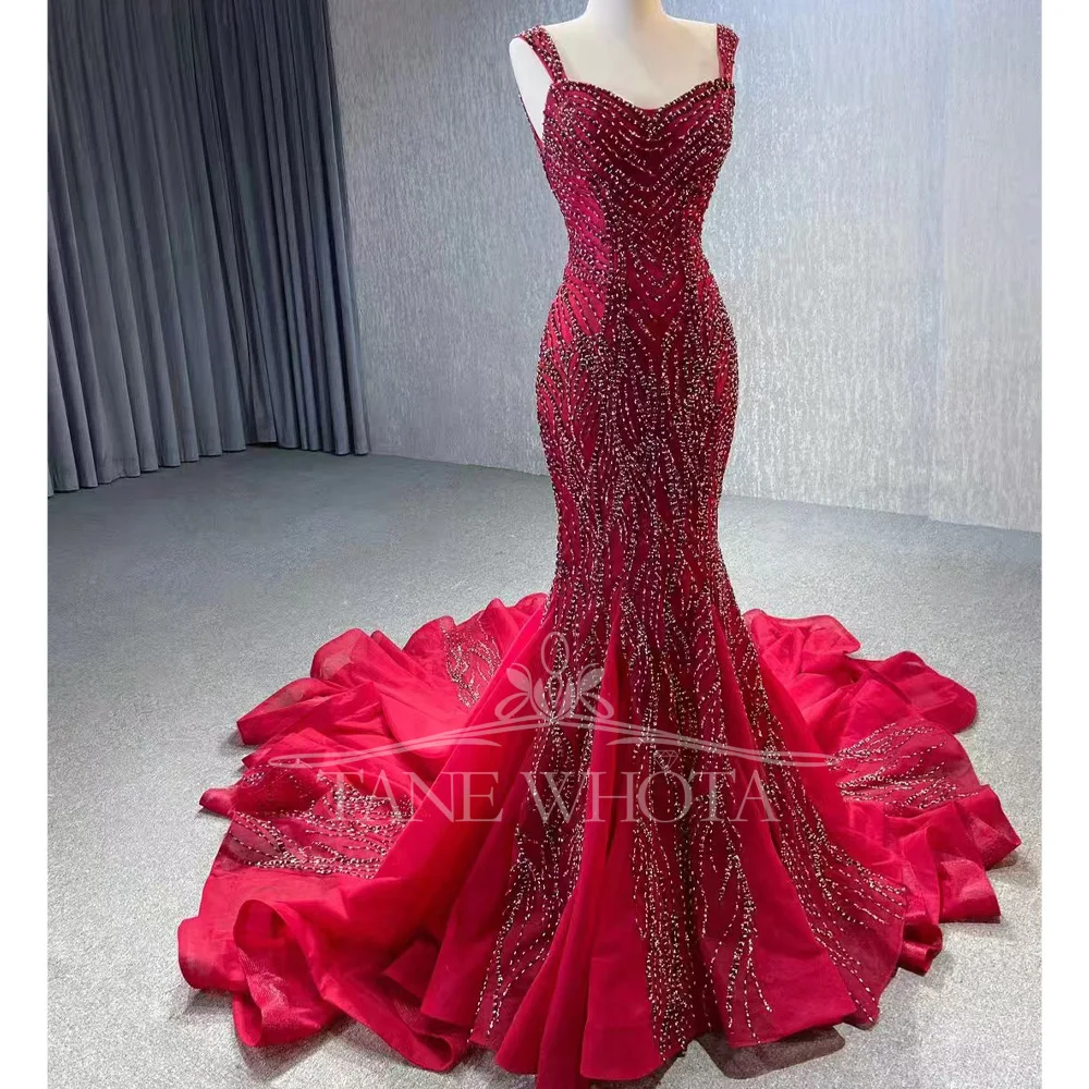 فستان سهرة أحمر مزين بالترتر على شكل قلب بدون أكمام برباط خلفي على طراز غمد للحفلات الراقصة 2026 للنساء