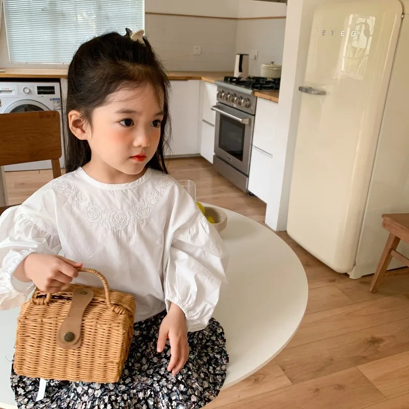 

Blouses Korea Childrens Clothing Spring Autumn Season New Embroidery Tops Baby Shirt Girls Puff Sleeve Round Collar