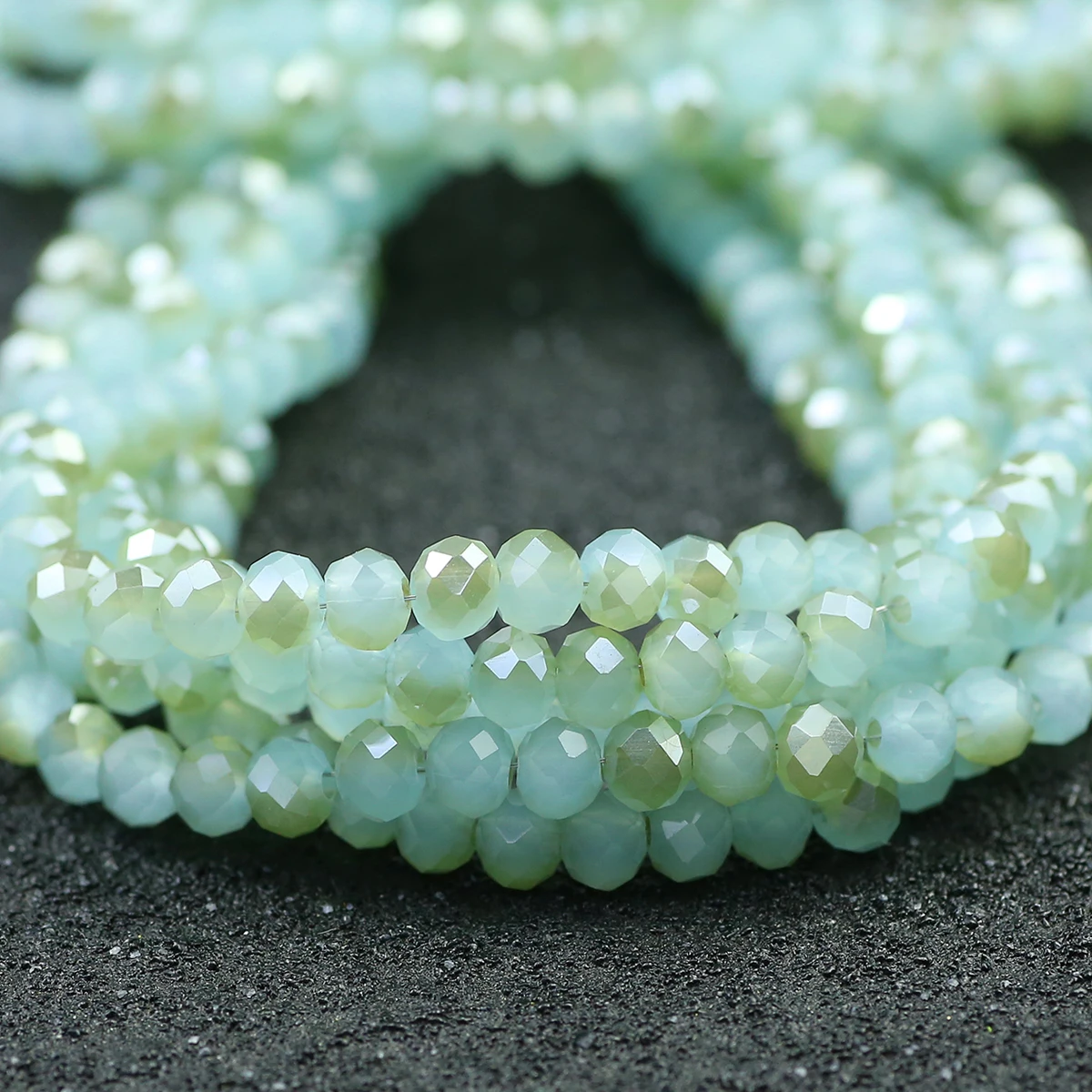 4mm Flache Runde Kristallglasperlen in Grau und Hellblau mit Loch für DIY-Schmuck, Halsketten und Dekorative Accessoires