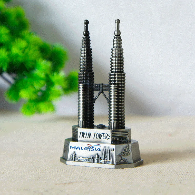 New Kuala Lumpur Petronas Tower model tourist souvenirs Hand-plated fine metal model of the Twin Towers home decoration