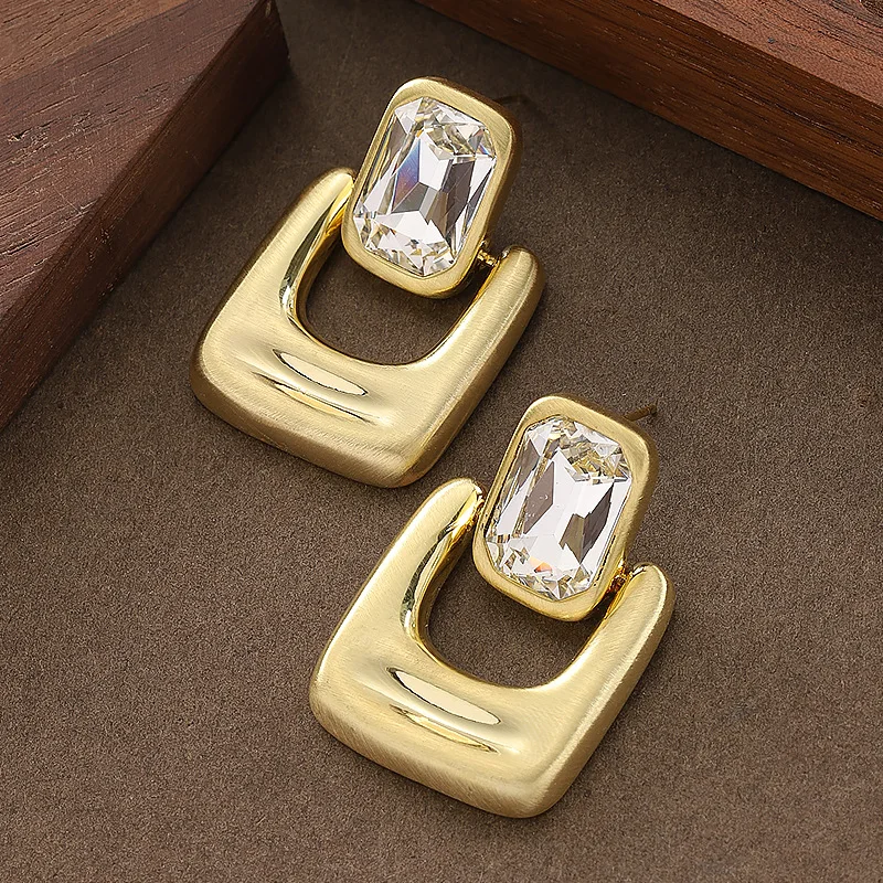 Fashionable and exquisite zircon geometric earrings exaggerate the niche, light luxury, high-end commuting earrings