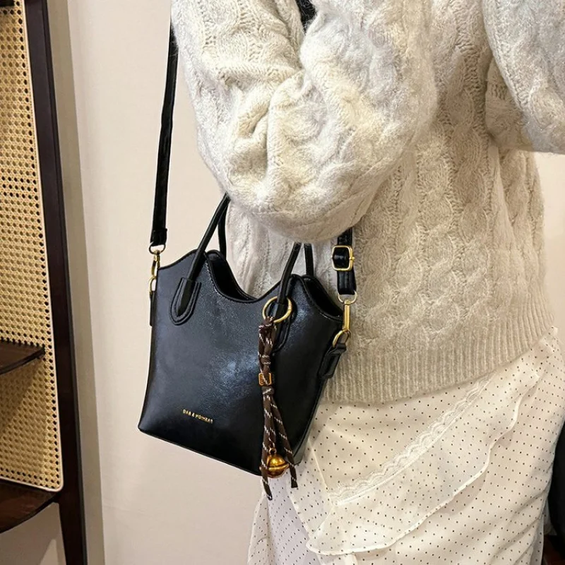 

Fashionable Leather Women's Shoulder Bag Luxury Brand Famous Designer Elegant Classic Vintage Daily Commuter Bag​