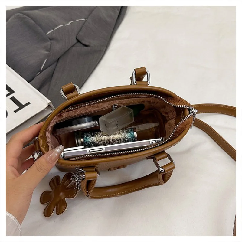 

Ladies Tote Bag Made Of Soft Leather, Spacious And Lightweight Design, Shoulder Carry, Elegant Brand Inspiration