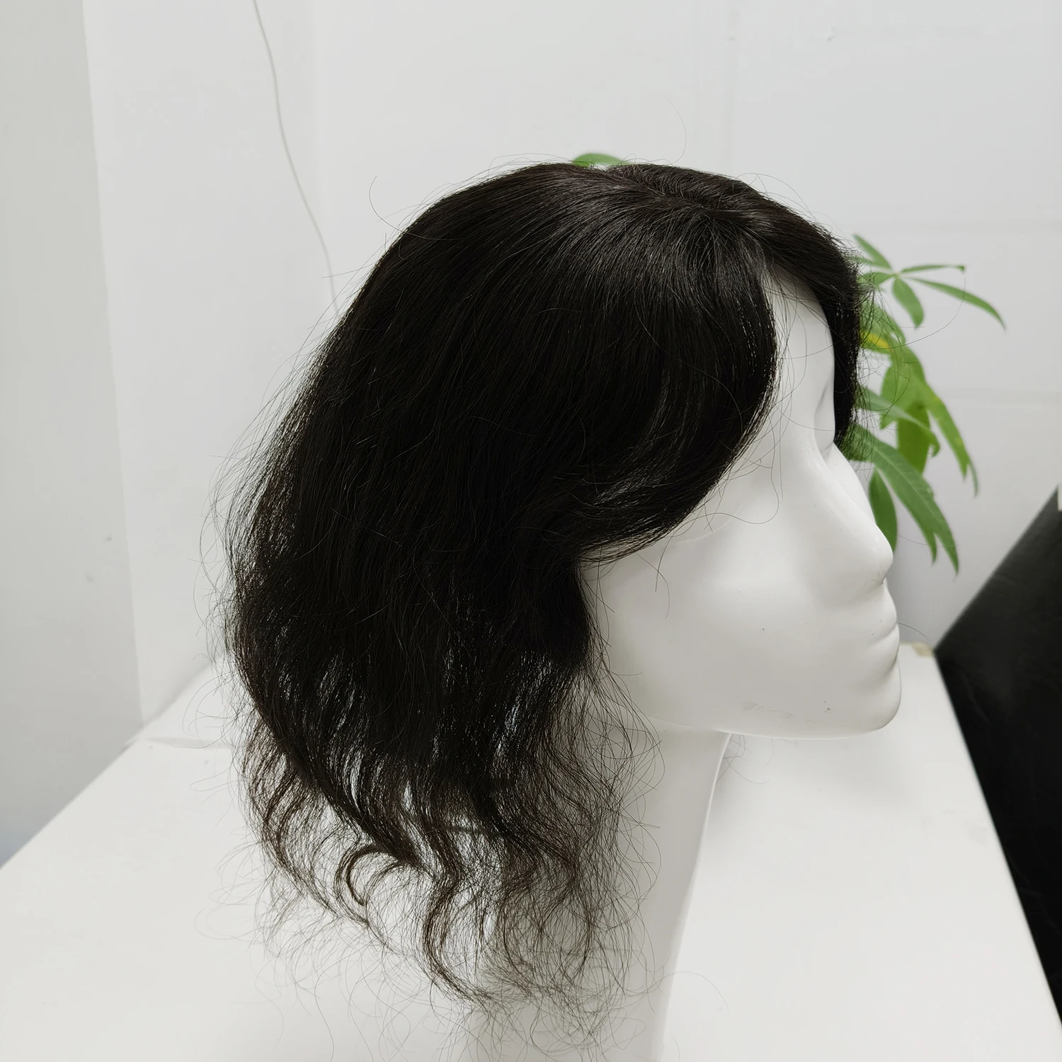 Рисунок 4 - Женские парики, натуральный цвет волос