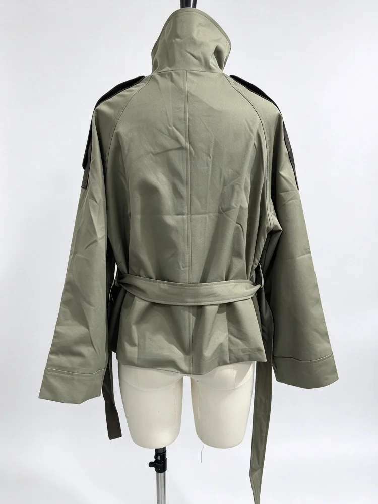 Damen Kurzer Trenchcoat aus Kunstleder mit Gespleißten Schulterklappen, Gürtel in der Taille, Locker Geschnittene Khaki Kurze Jacke, Vintage 2026 Damen Oberbekleidung – Detail 3