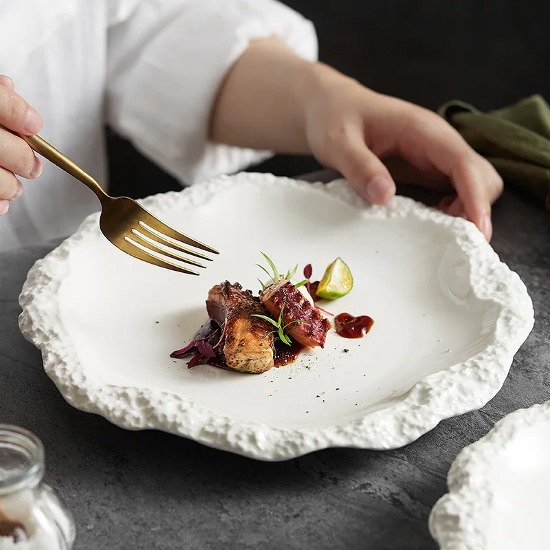 Western Dining Platte Skirt-Edge Disc Rock-Patterned Shallow Ceramic Salad Fruit Service Dish for Home Hotel White Tray Round