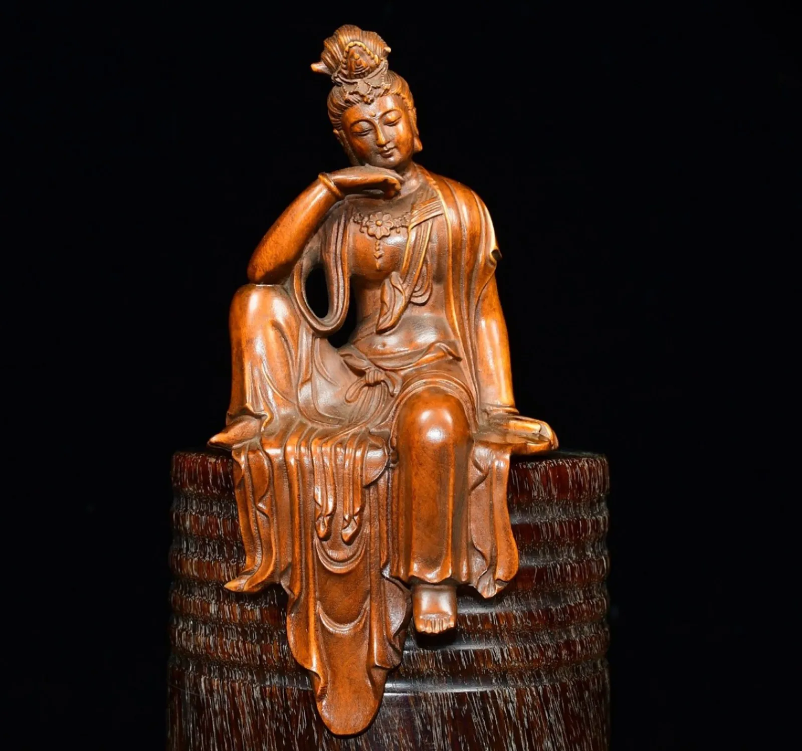 Pièce de décoration en bois sculptée à la main, statue de Guanyin en bois, Bodhisattva compassionnel