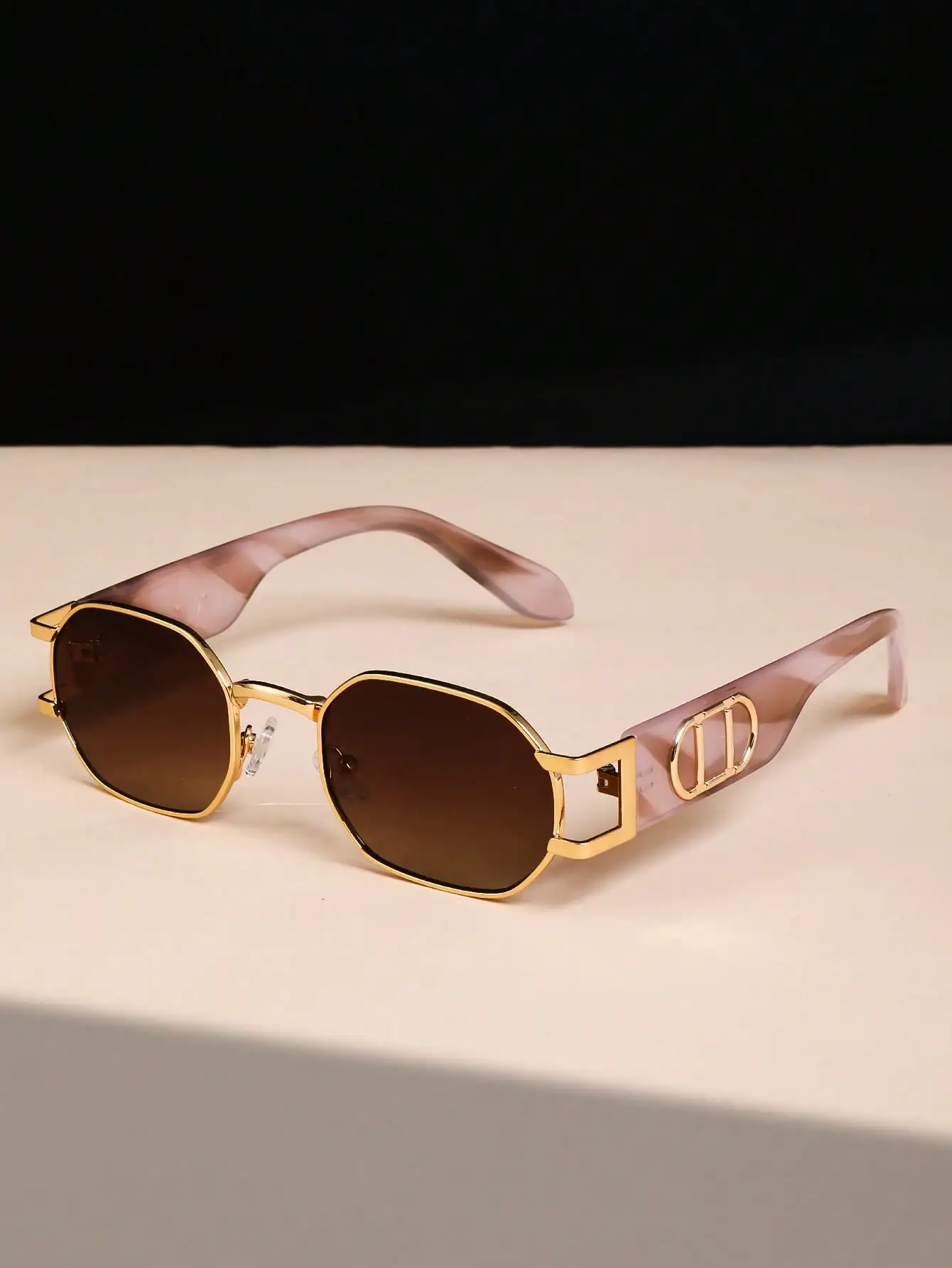 

1pc Classic Modern Retro Small Square Frame Fashion Glasses, Minimalist Stylish Artistic High-End Punk Glasses For Parties, Street Style, Runway