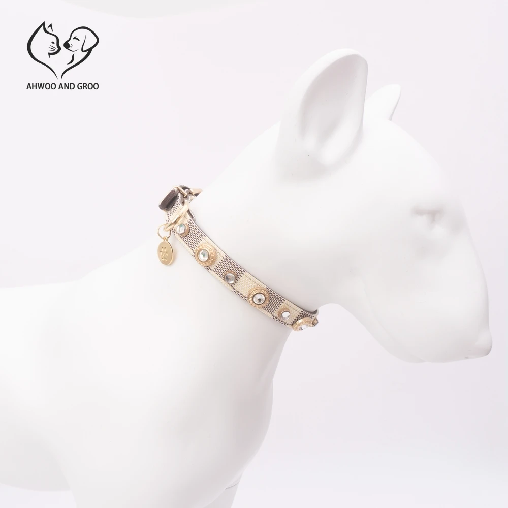Luxury Cat Collar Lucky Clover Pet Necklace PU Leather Regulowana obroża dla kota Mały średni pies Akcesoria dla zwierząt Akcesoria Perro Supplies