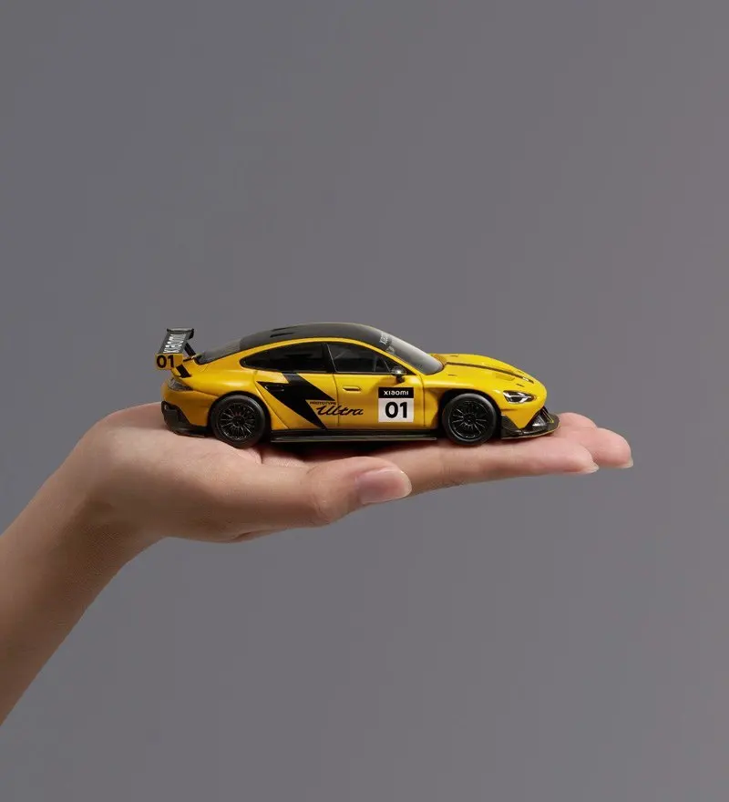 الجديد في المخزون Xiaomi 1:43 Yu7 Su7 Ultra Prototype المتجر الرسمي نموذج سيارة سبيكة مصغرة دييكاست الحلي ألعاب مخصصة للأطفال