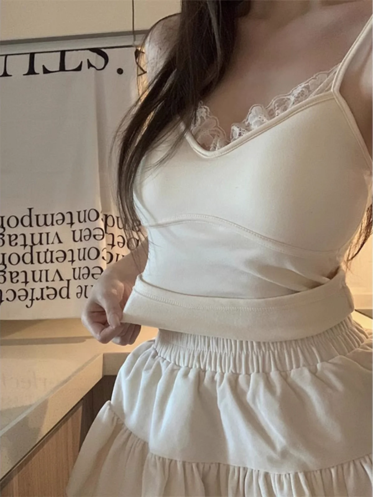 Fleece Lined Lace V-Neck Tank Top Women's Autumn Winter Inner Wear Bra Integrated Thickened Strap Vest with Chest Pad Brushed...