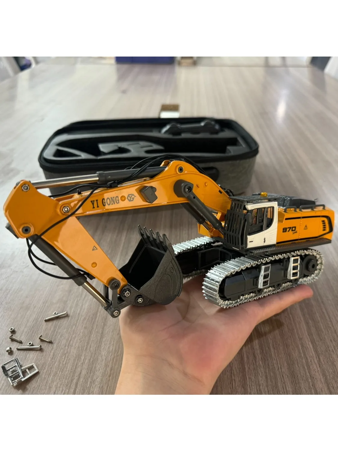 970 RC Minigraafmachine 1/50 Schaal Elektrische Graafmachine Simulatiemodel Desktop RC Graafmachine met Verlichtingssysteem RC Auto Speelgoed Cadeau - afbeelding 2