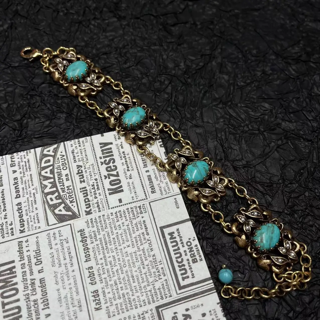 Retro Western Heavy Turquoise Bracelet Alloy Retro Personality Distressed Pearl Inlaid Palace Style Bracelet Jewelry