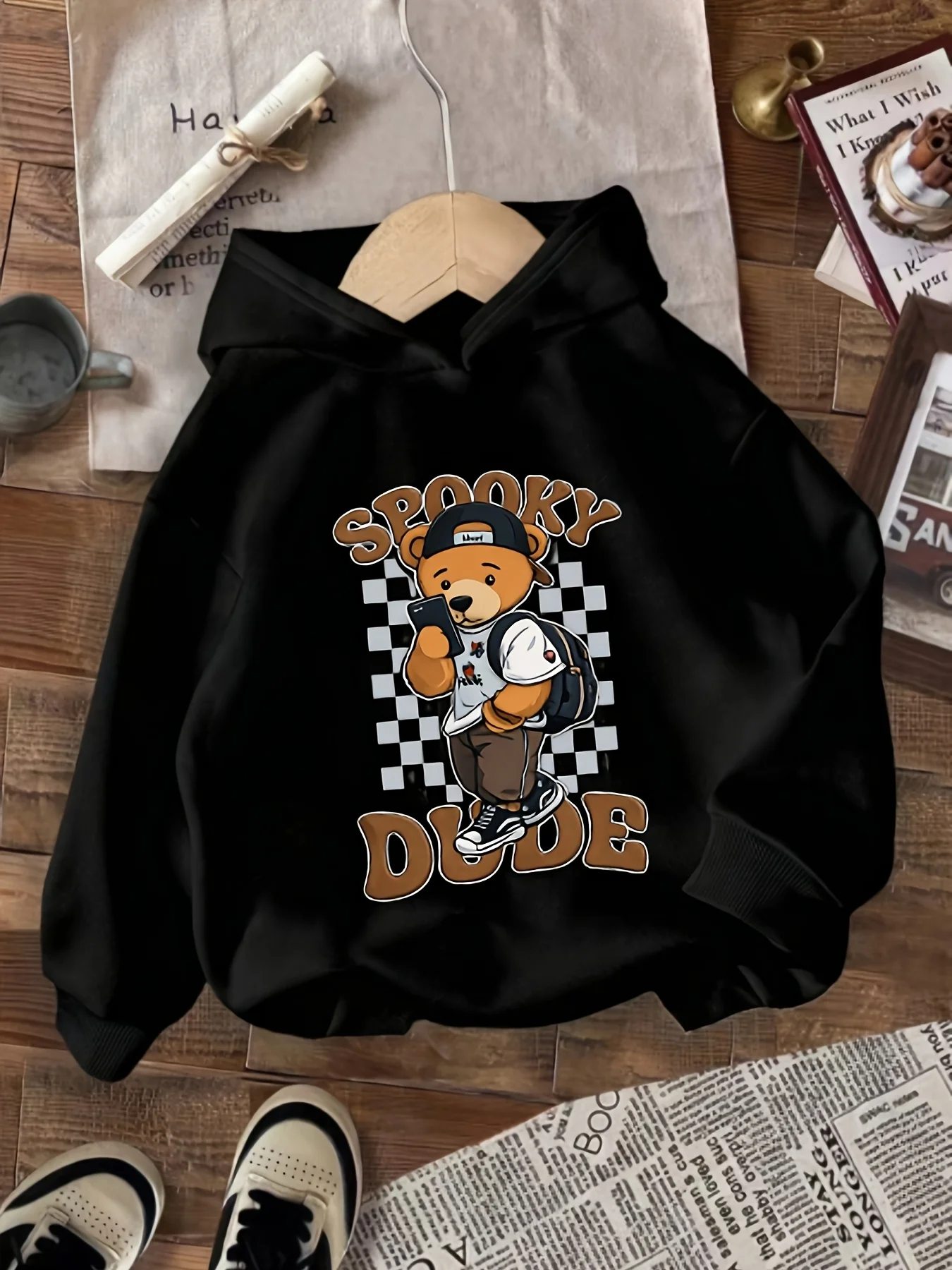 Christmas-themed American street style bear print hooded sweatshirt for boys, retro street style, casual and unique.