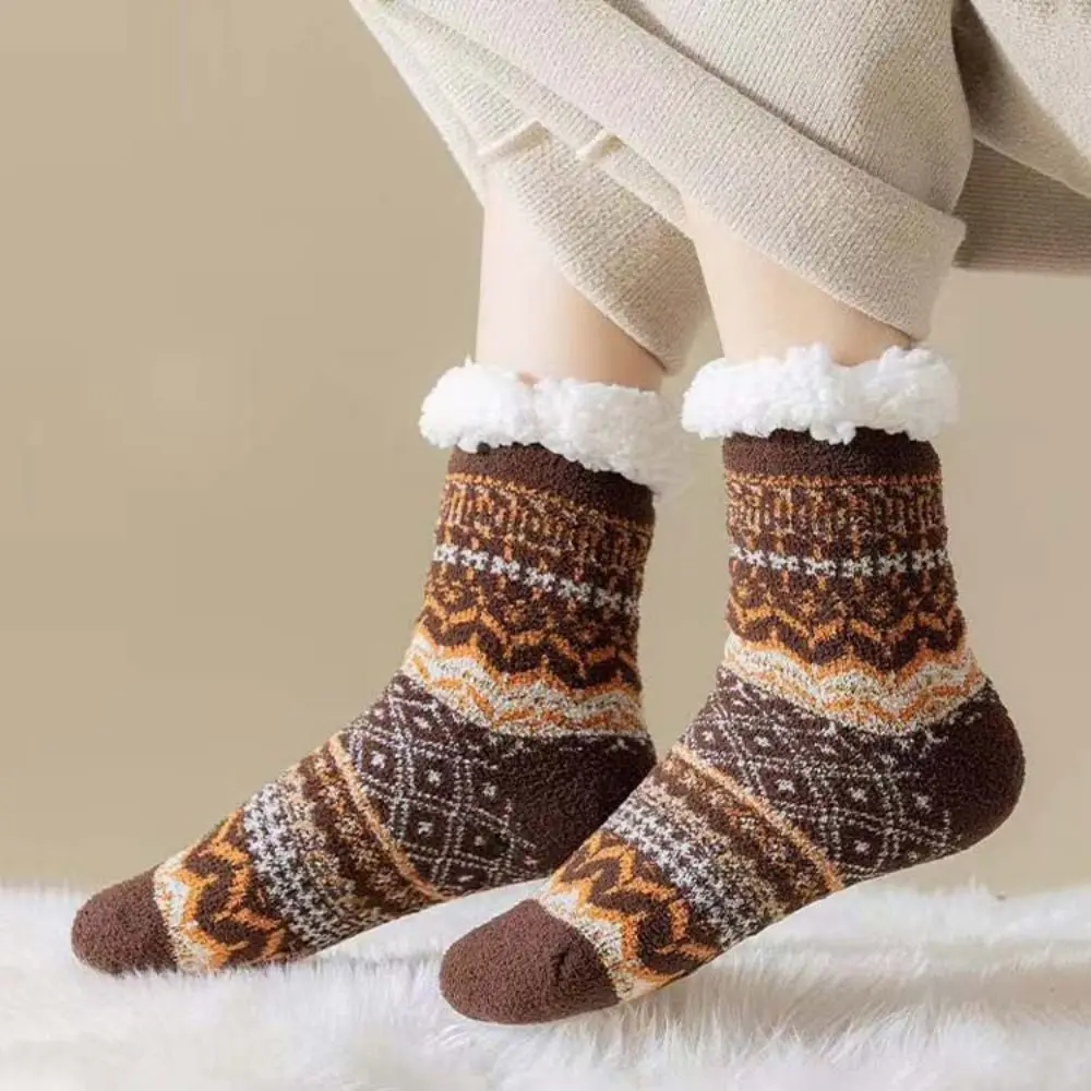 موضة المرقعة جوارب صوف النساء منتصف أنبوب العرقية نمط الشتاء جوارب يمكن السير بها على الأرض الجوارب المضادة للانزلاق رشاقته المخملية الجوارب الشتاء