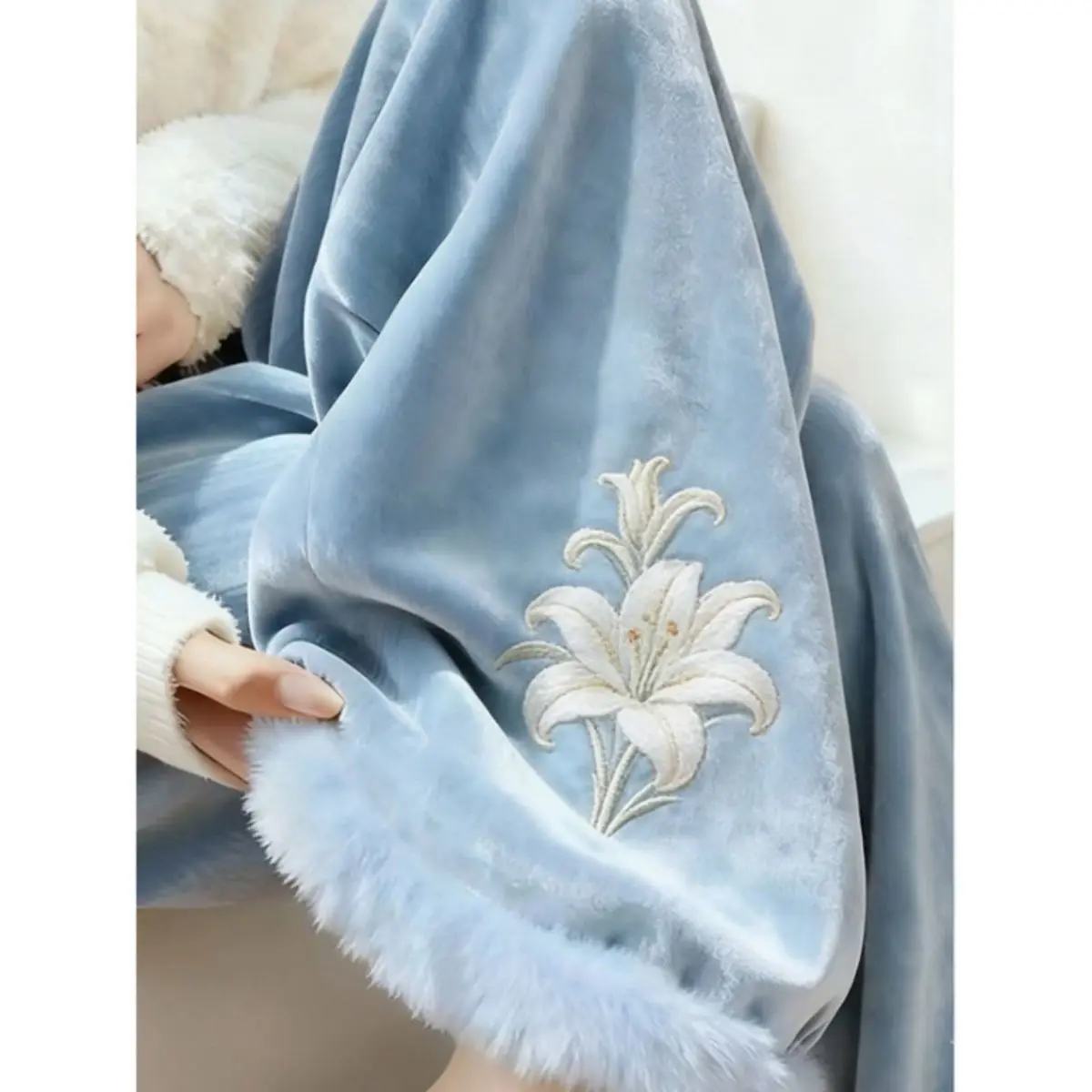 

2026 new models are popular this year, women's velvet new Chinese style elements, high waist embroidered velvet wide-leg pants