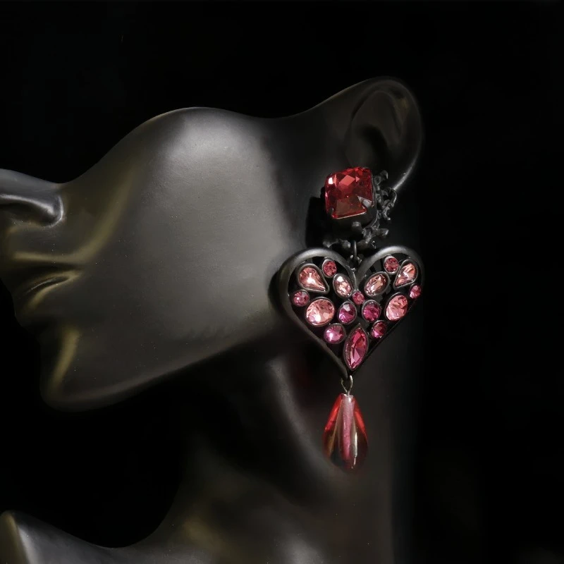 

Vintage Heart Earrings Women Gothic Pink Crystal Drop Earrings Statement Rhinestone Heart Dangle Jewelry for Party Gifts Outfits