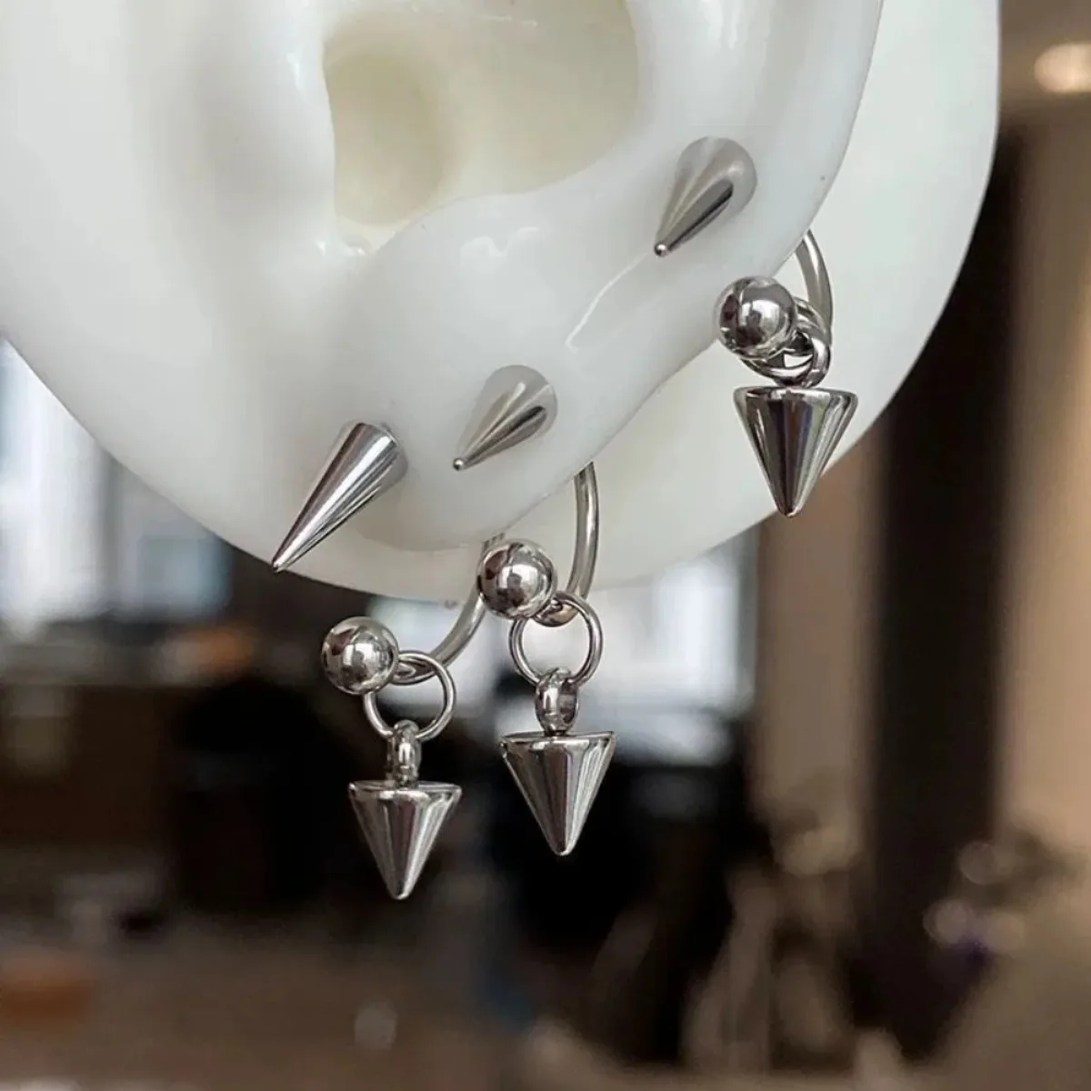 Punk Piercing Stainless Steel Round Ball Rivets Pendant Stud Earrings for Women Men Gothic Rock Hip-hop Charm Jewelry Colorfast