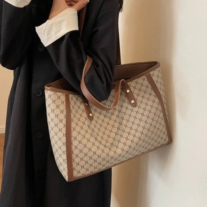 

Женская вместительная сумка в стиле ретро, новинка 2023 года, корейская повседневная сумка в клетку, нишевая мода, универсальная сумка для подмышек