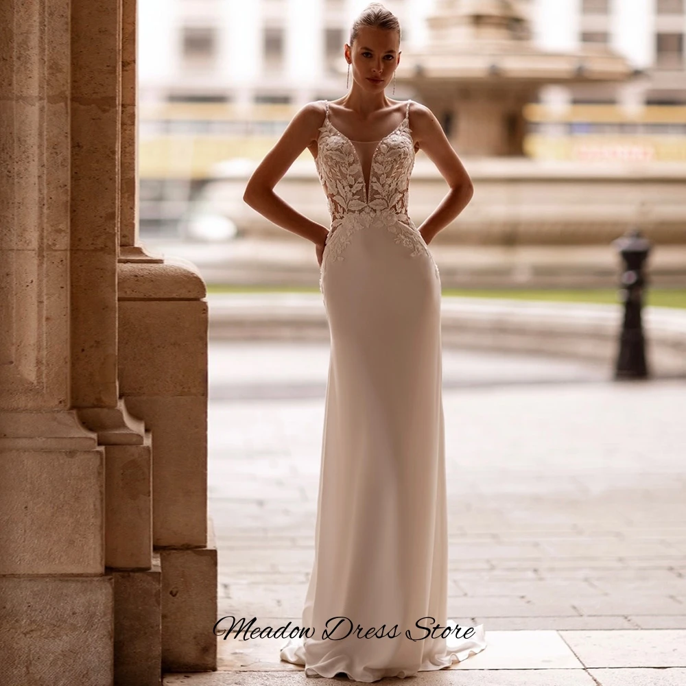 Dreamy Deep V-neck Spaghetti Straps Bridal Gown Customized Straight Backless Wedding Dress High Quality Appliques Robe de mariée