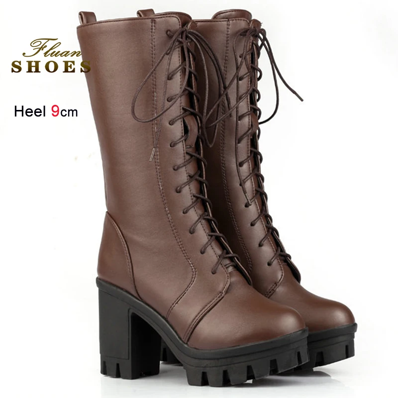 2025 جديد الخريف الشتاء البني المرأة فارس الأحذية براءات الاختراع والجلود حذاء بكعب سميك 9 سنتيمتر حذاء برقبة للركبة جولة تو الدانتيل يصل أحذية السيدات #2