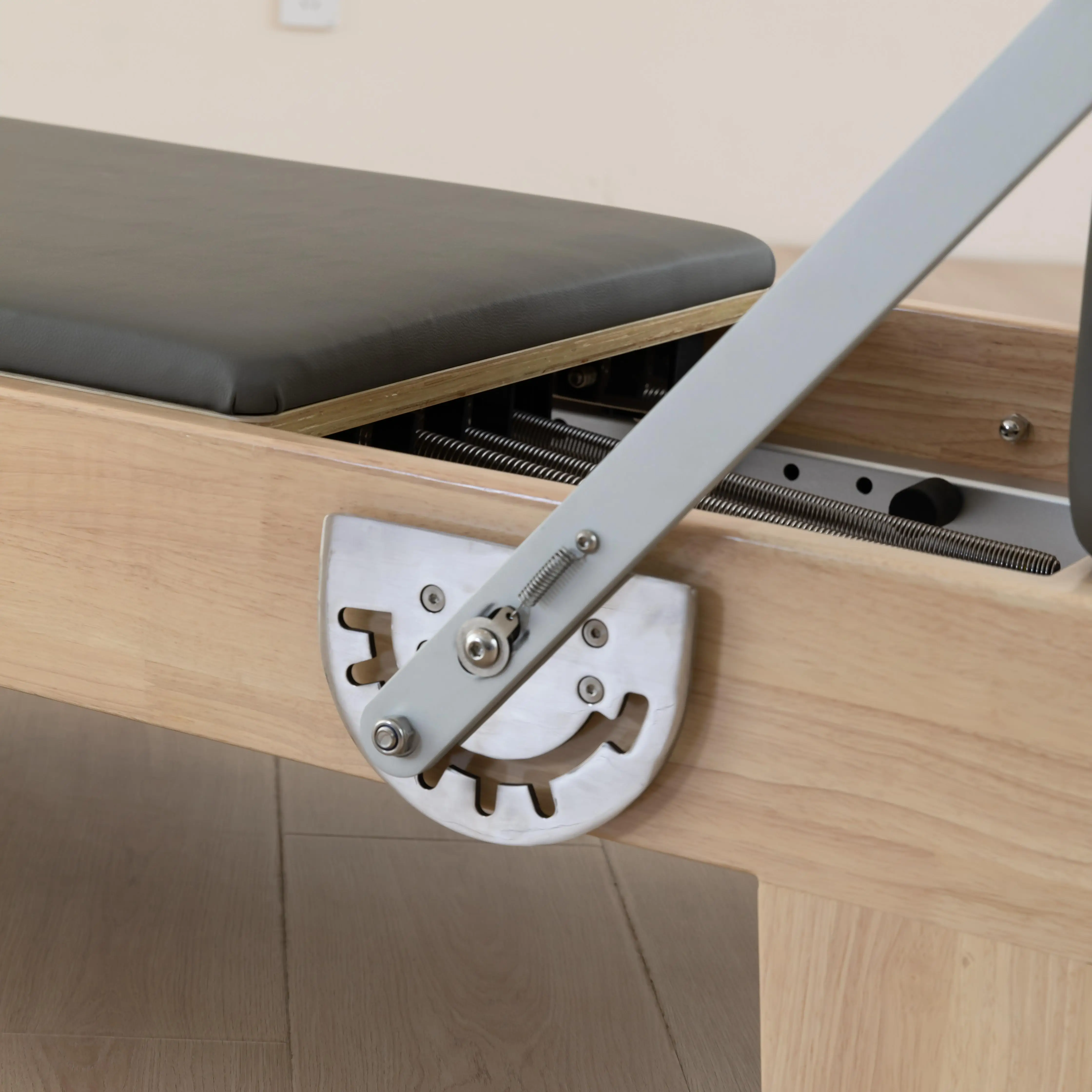 Professional Women's Oak Pilates Reformer Accessories with Frictionless Glide Equipment