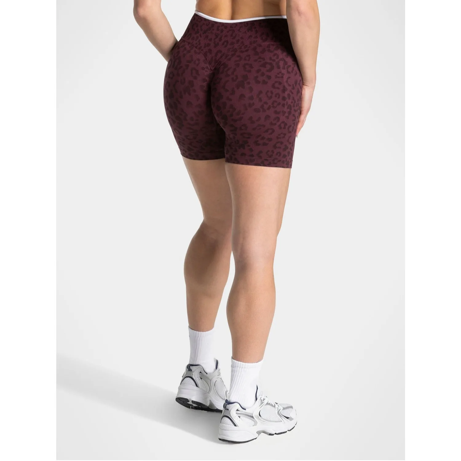 Sommer Damen Nahtlose Sportshorts mit Leopardenmuster Weißer Rand Kontrastierende Hochtaillierte Leggings Gym Yoga Übungs-Sportshorts – Detail 15