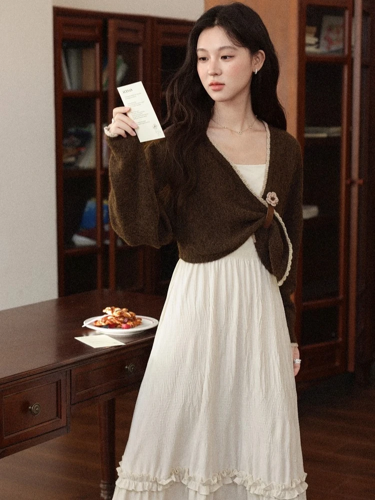 ALXNAN Brown Knitted Cardigan Women Autumn Long Sleeve Chic Flower Placket Lantern Sleeve Drop Shoulder Short Cardigan L57729
