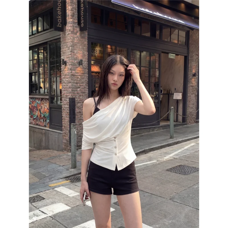 White Asymmetrical Shoulder Button up Top Women's Spring Summer Lazy Atmosphere Sensation Fashionable Design T-shirt