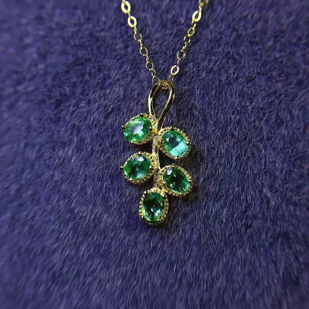 

KJJEAXCMY High End Women's Pendant Natural Emerald S925 Silver with Electroplating Boasting High Clarity Full Brilliance