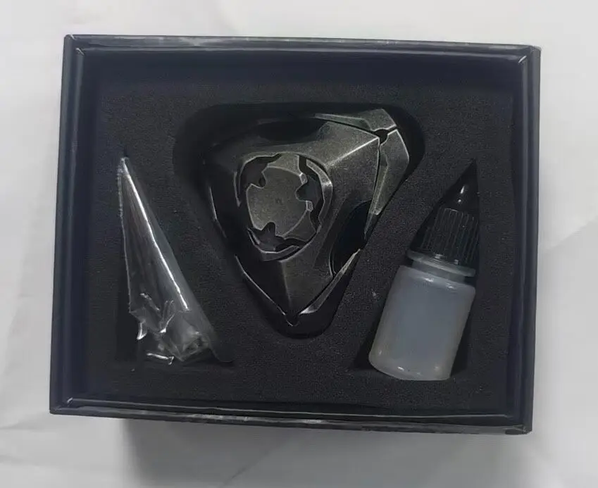 Used EDC Monster Machine EDC Armor Opening Gyro Blade, All Steel Sandblasting To Make The Old Version