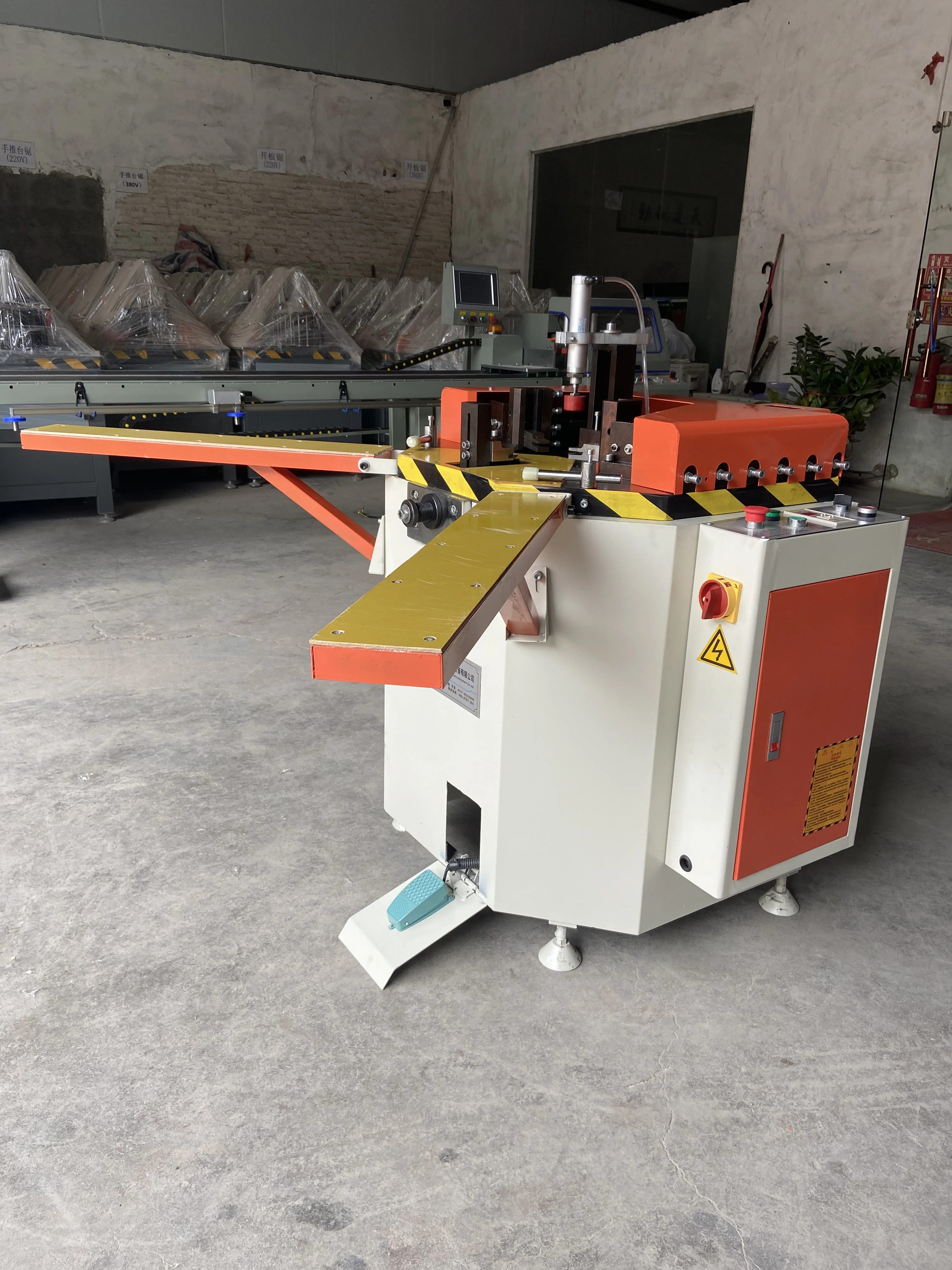 Aluminum Profile PVC High-Accuracy Single Head Window and Door Making Machine Hydraulic Corner Crimping Machine OUXIN Brand