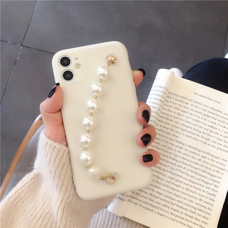 White Pearl bracelet Chain Phone Case For Samsung Galaxy S23 S22 S21 S20 FE Ultra S10 Lite S10E S9 S8 Plus S7Edge Silicone Cover