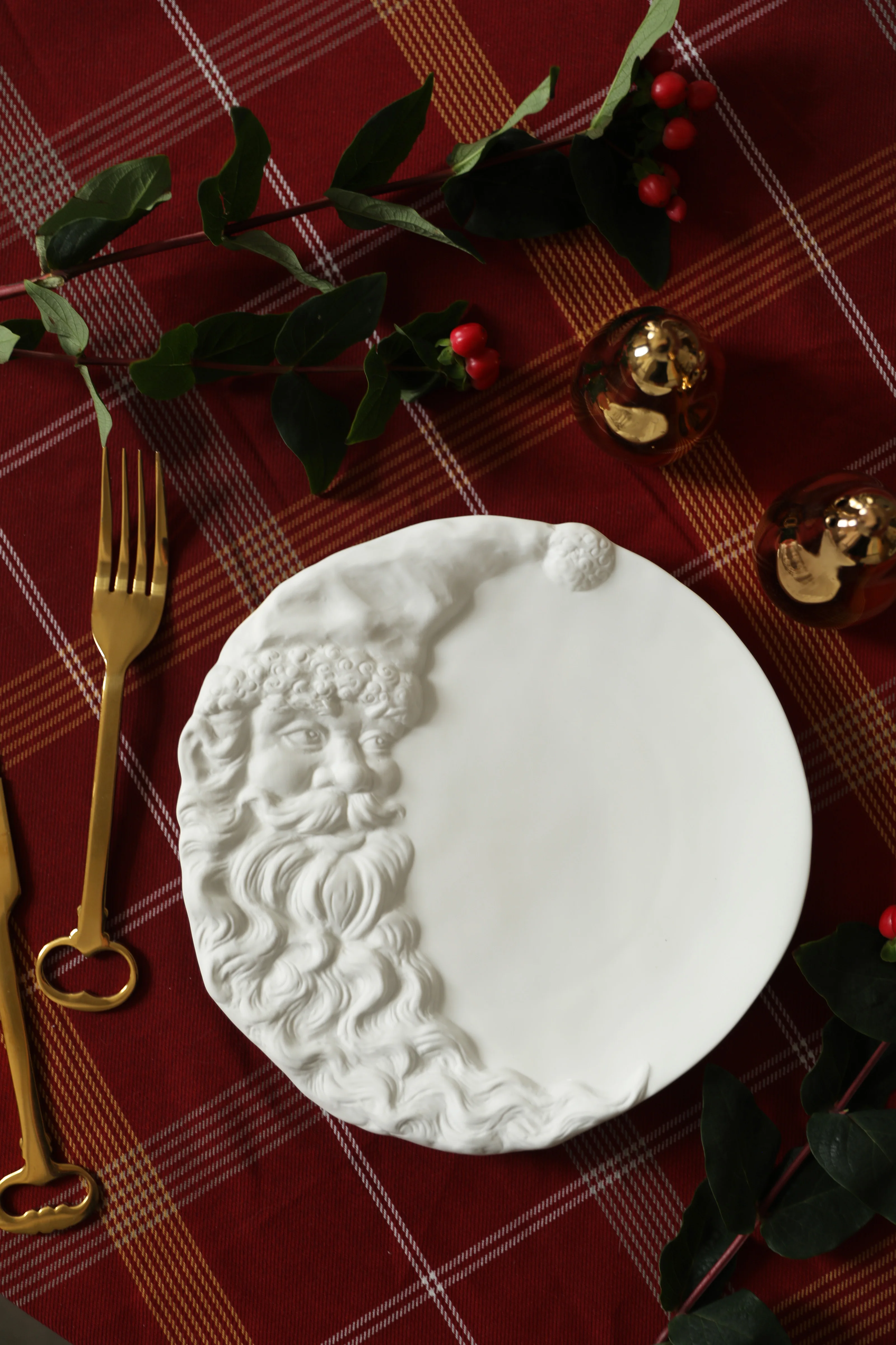 

Dreaming of Childhood: Handmade High Temperature Santa Claus Ceramic Moon Plate