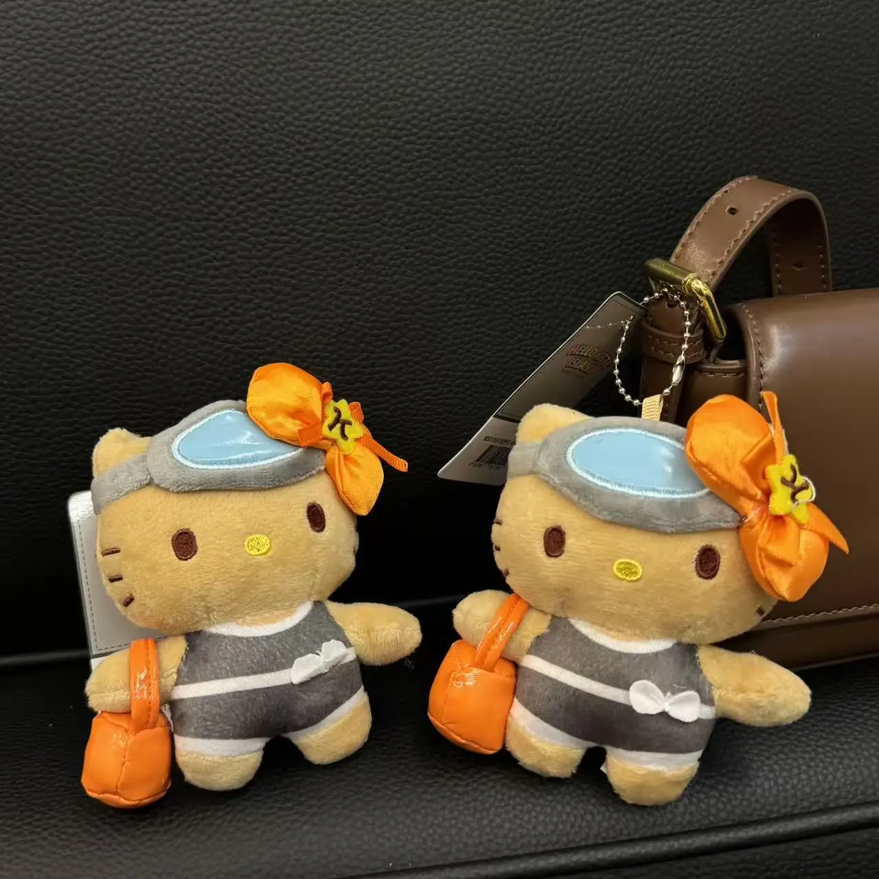 2025 Sanrio HelloKitty pendentif en peluche MINISO dessin animé Jeju île peau noire Kitty porte-clés décoration de sac à dos pour enfants