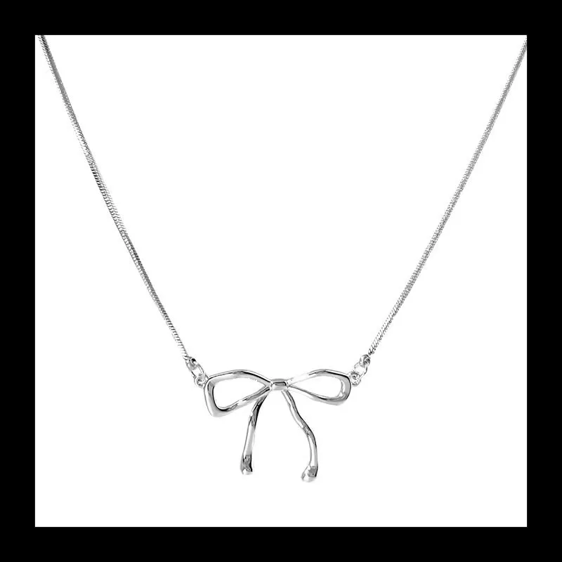 ضوء فاخر بسيط القوس قلادة قلادة الإناث المتخصصة تصميم الشعور المتقدمة الترقوة سلسلة 2024 سلسلة عنق شعبية جديدة