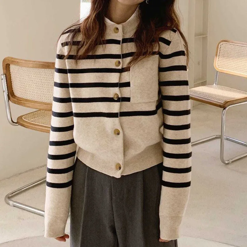 

Vintage Stripe O-Neck Knit Sweater 2023 Autumn Winter Fashion Women Sweater Preppy Style Loose Elegant Short Cardigan Sweater