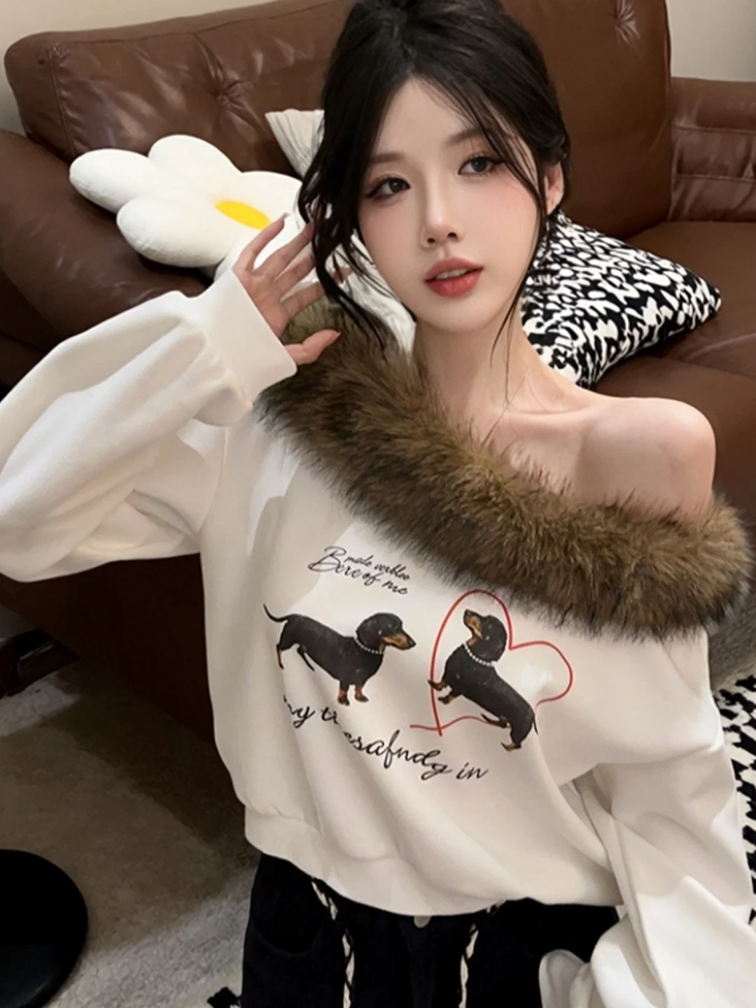 

American Style Cute Dog Print Sweatshirt One Shoulder Exposure Long Sleeve T-Shirt Fashionable Spring Autumn Winter Women's C...