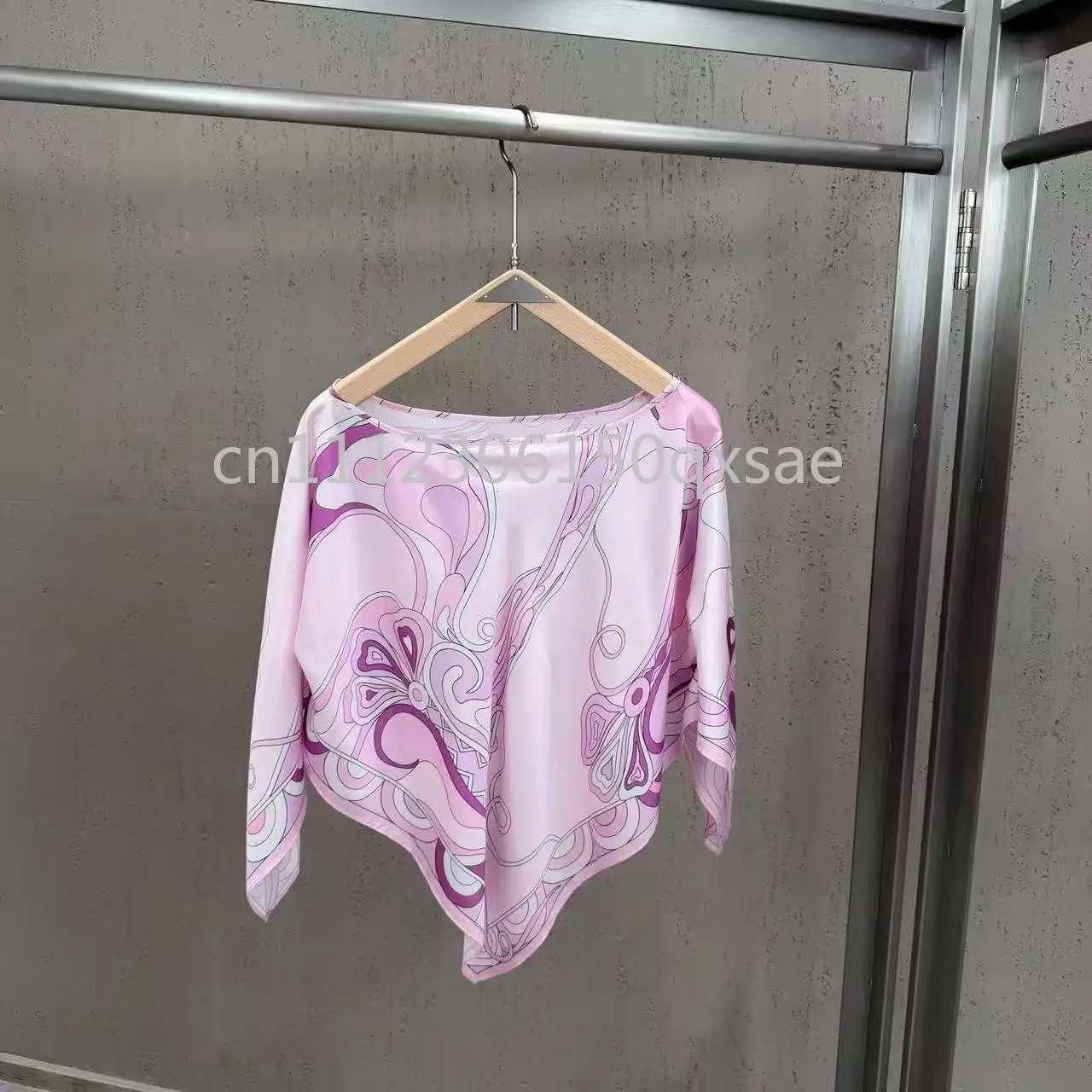 Classic Design Women's Pink Shorts Sets with Designer Signature Letter Logo Luxury Brand Women's Loose Cloaks Tops Sets view 3