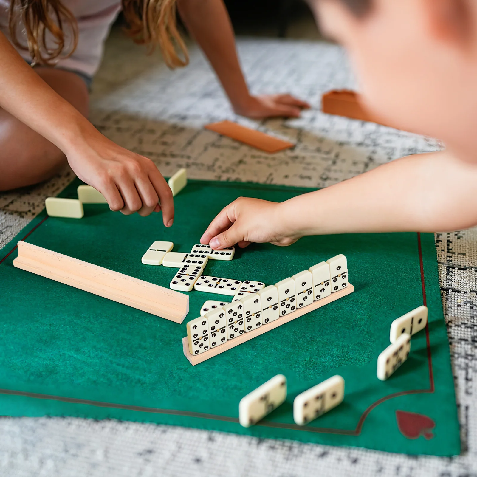 8 個木製アルファベットディスプレイスタンド DIY ドミノホルダー文字カードタイルゲームデスクトップベース多機能ディスプレイトレイ