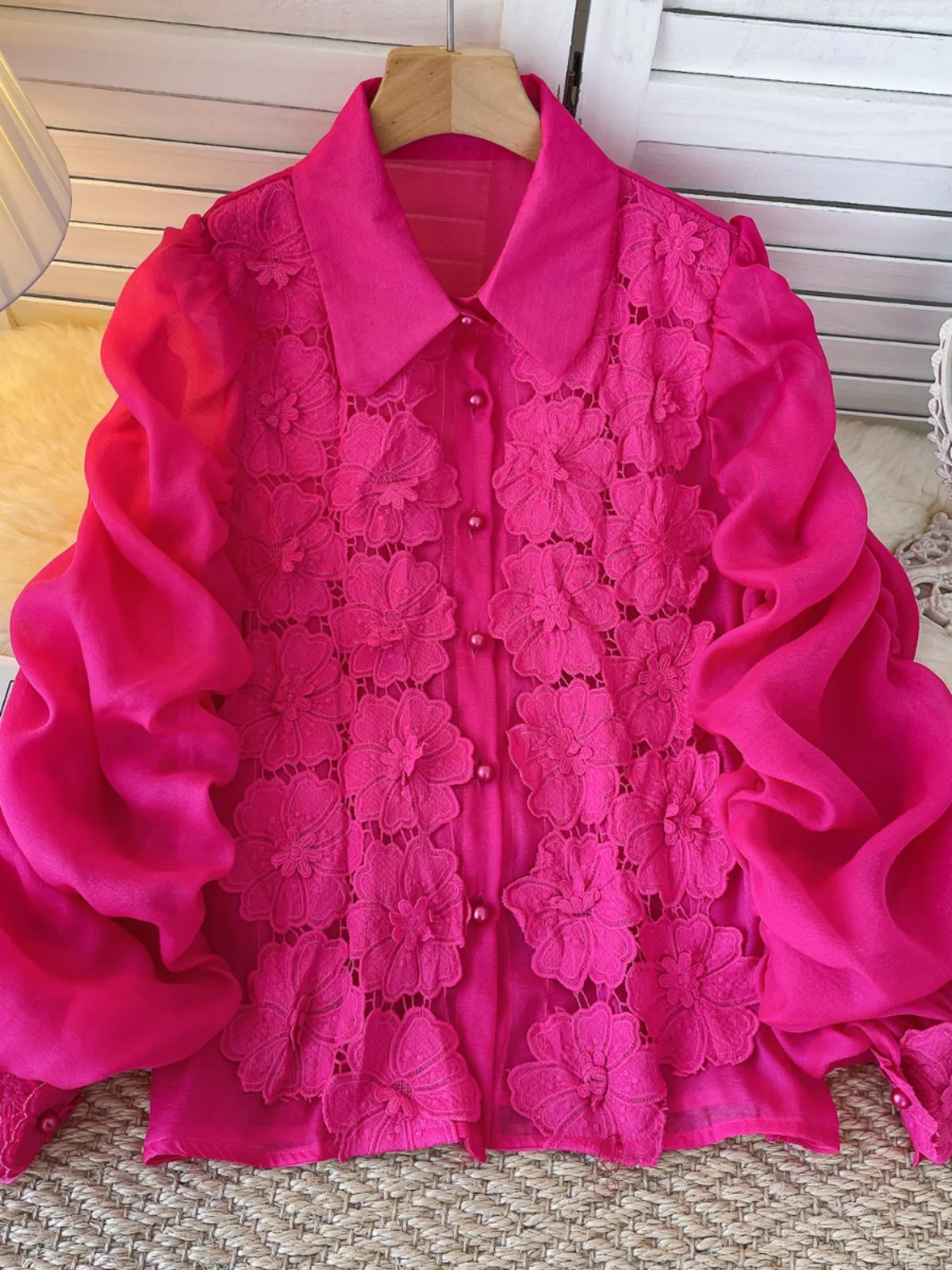 スリム刺繍入りヘビーワークランタンスリーブシャツ レディースファッション 韓国風 ポリエステル繊維 長袖 植物柄