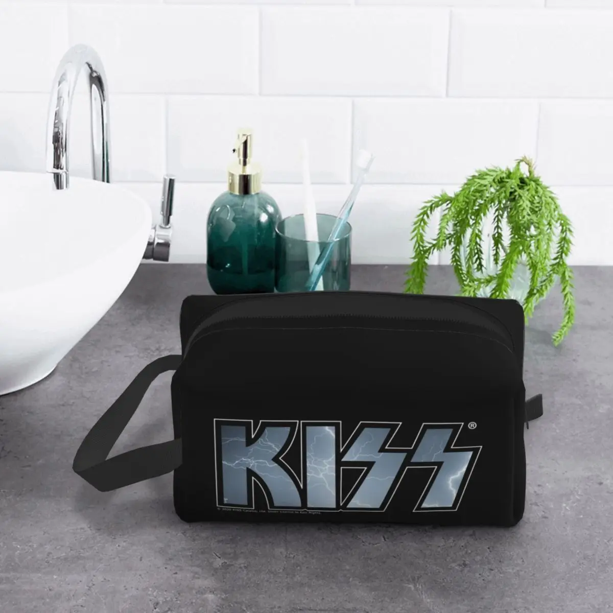 

Kiss Rock Band Retor Makeup Bag Cosmetic Organizer Storage Dopp Kit Toiletry Cosmetic Bag for Women Beauty Travel Pencil Case