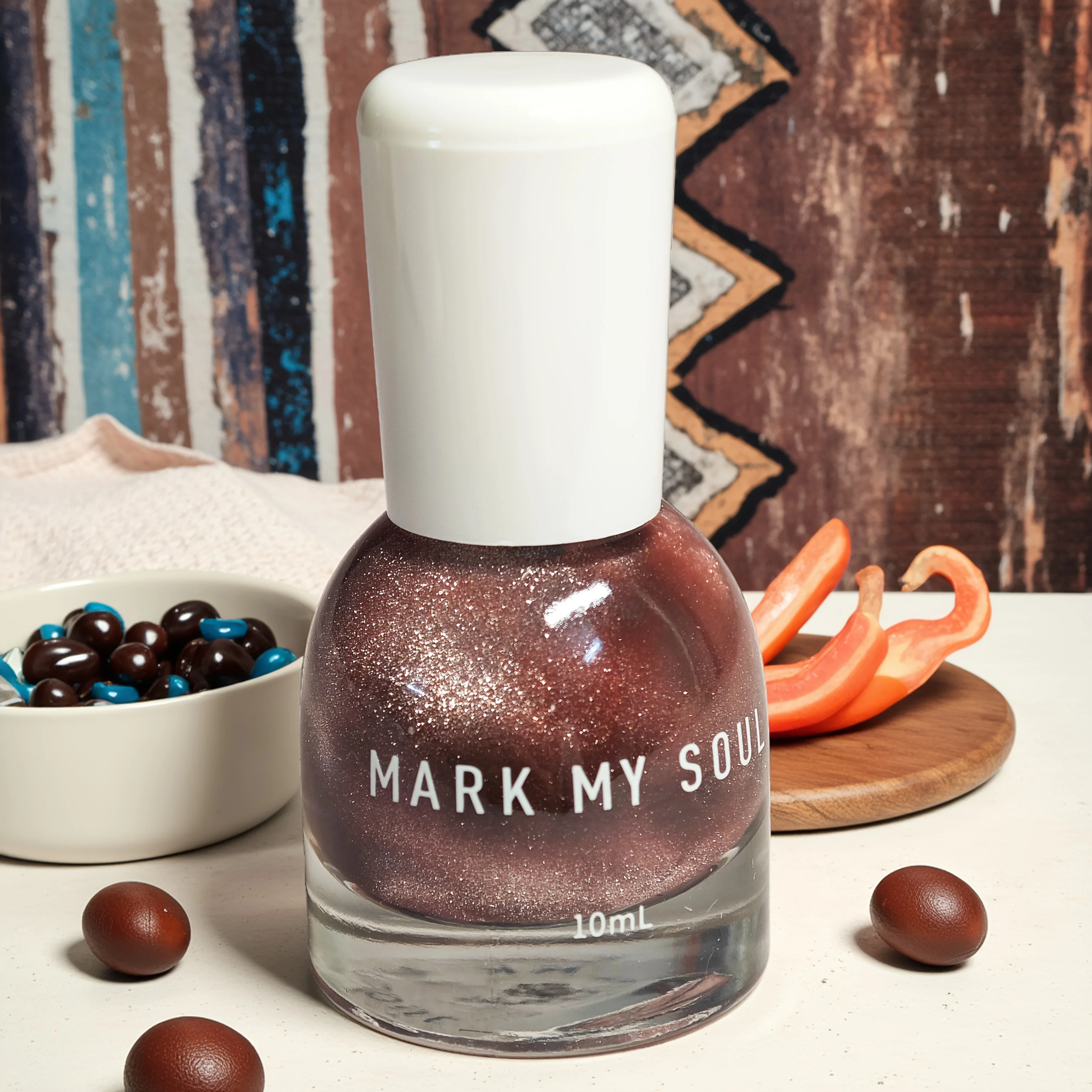 S150 Crystal Berry 10ml No-Bake Cat Eye Nail Polish. Crystal Berry color series base with berry red fragments. Quick-drying