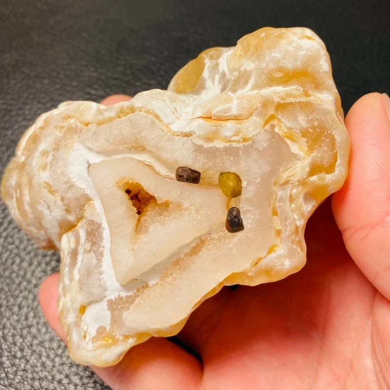 Natural Agate Geode Specimen Raw Crystal Cluster with Druzy Pocket Unique Mineral Shape Healing Stone for Home Decoration