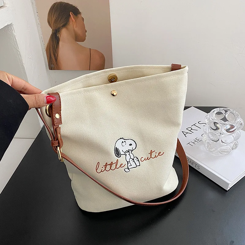 2026 New Cute Snoopy Bucket Bag Fashion Popular Cartoon Print Simple Back To School Shoulder Bag Travel Canvas Bag