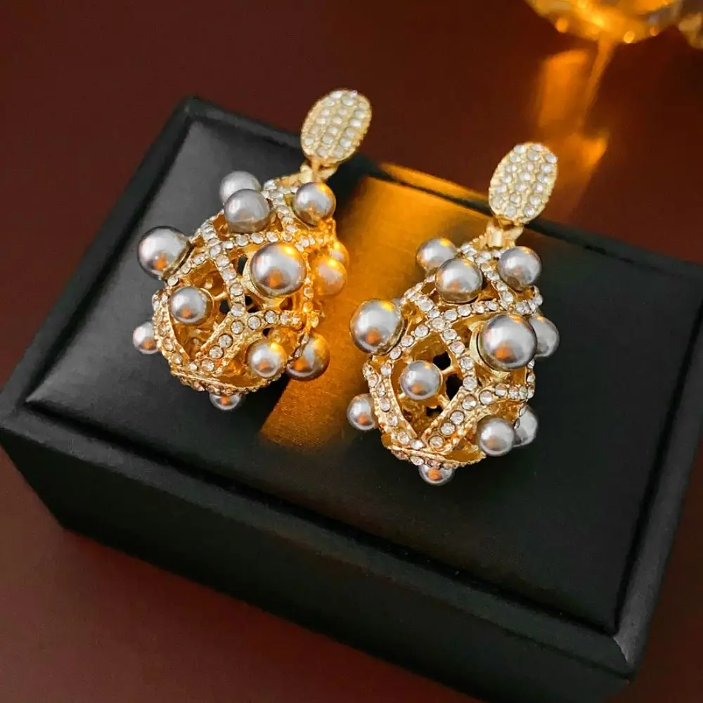

Elegant Vintage Pearl Crystal Eardrop Exquisite Water Drop Shape Metal Hollow Earrings Shiny Ornaments Rhinestone Earrings Gift